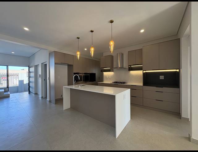 4 BEDROOM HOUSE FOR SALE IN SANDOWN